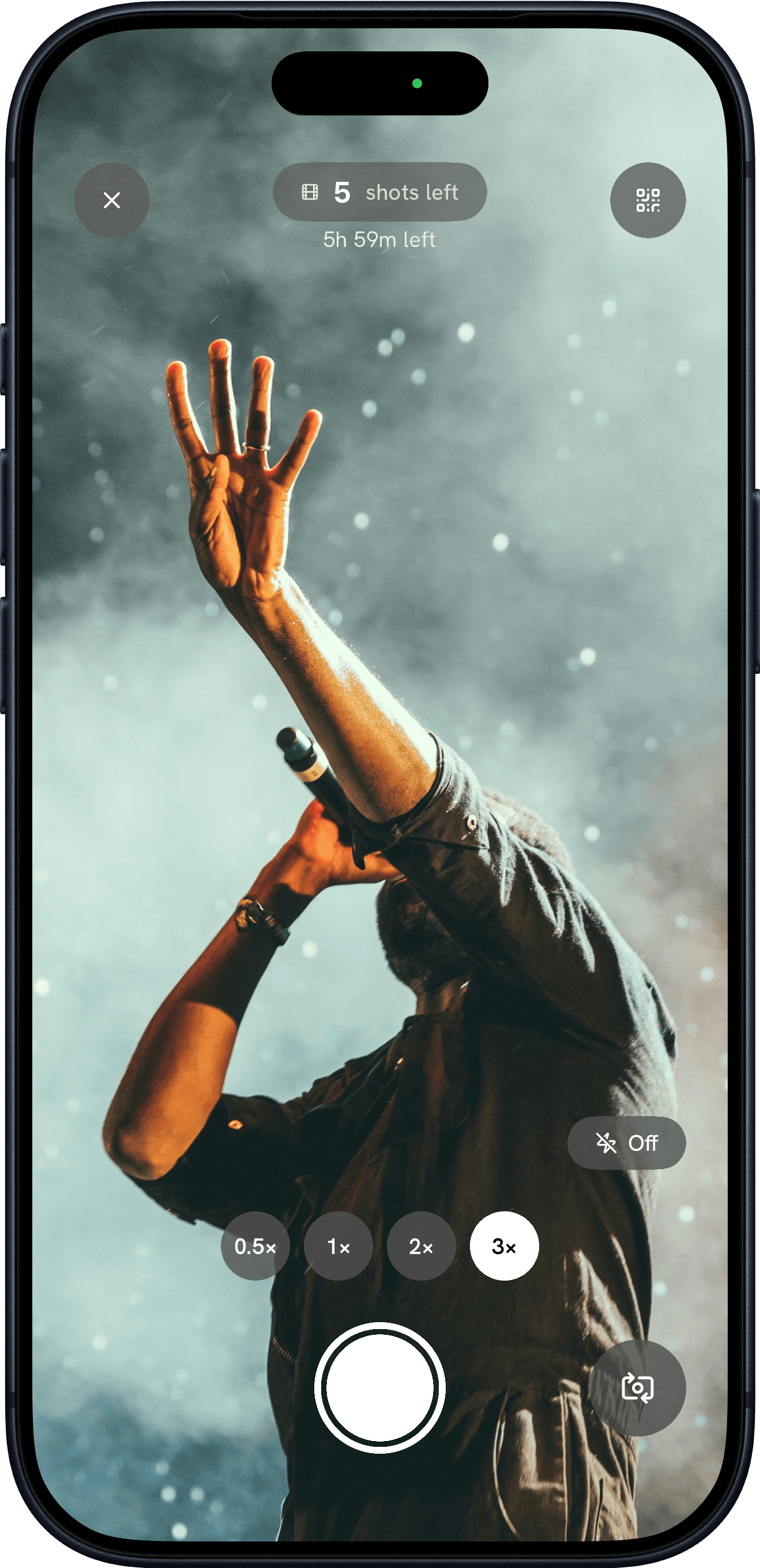 Taking a photo at concerts with Konfetti Camera