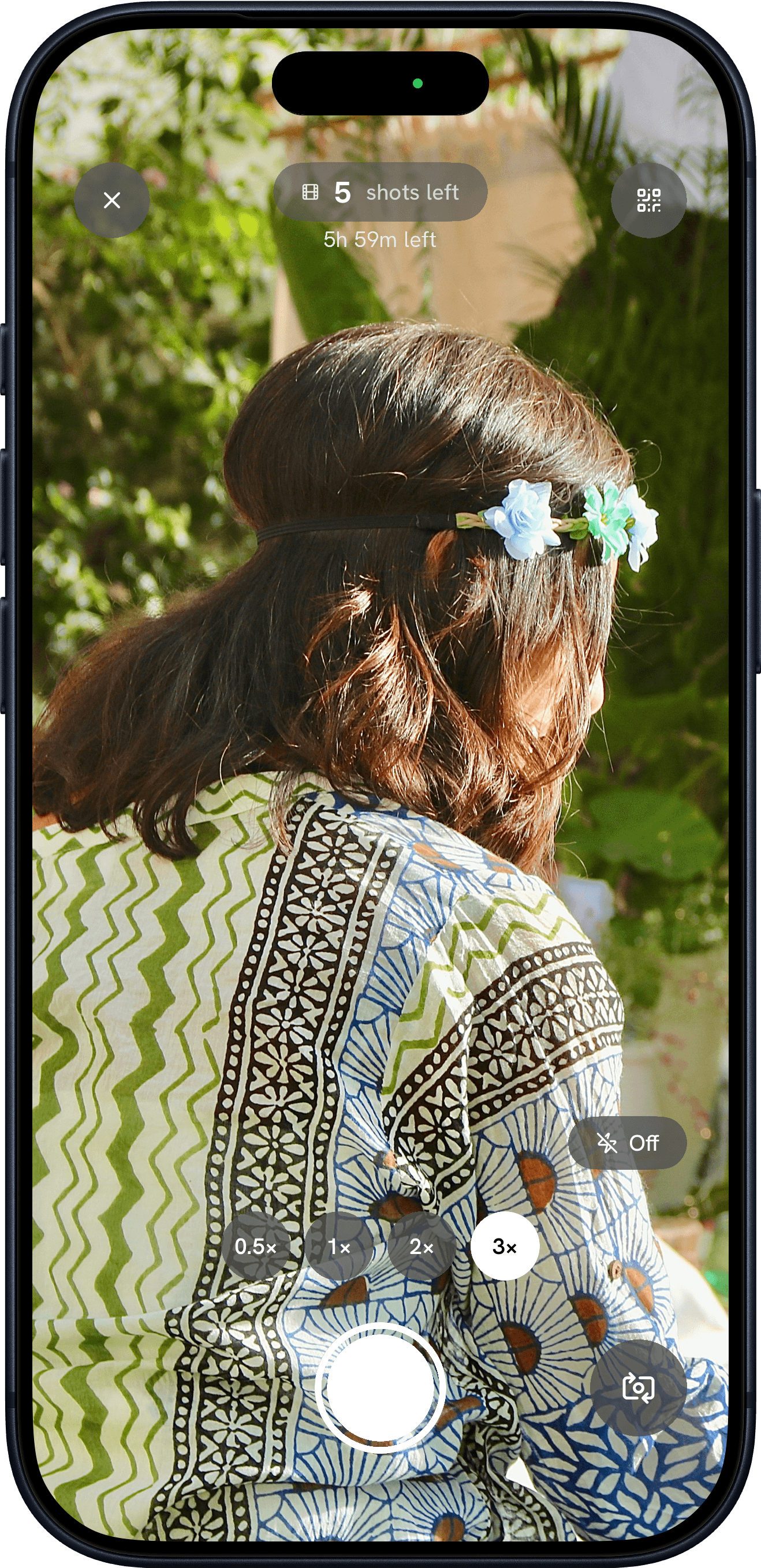 Taking a photo at Babyparty der Riveras